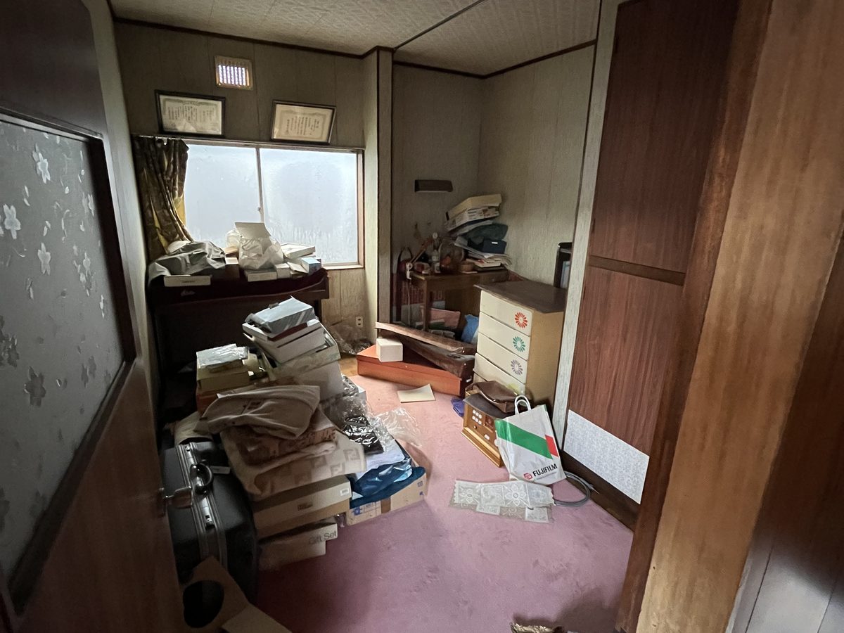 片付け前の洋室